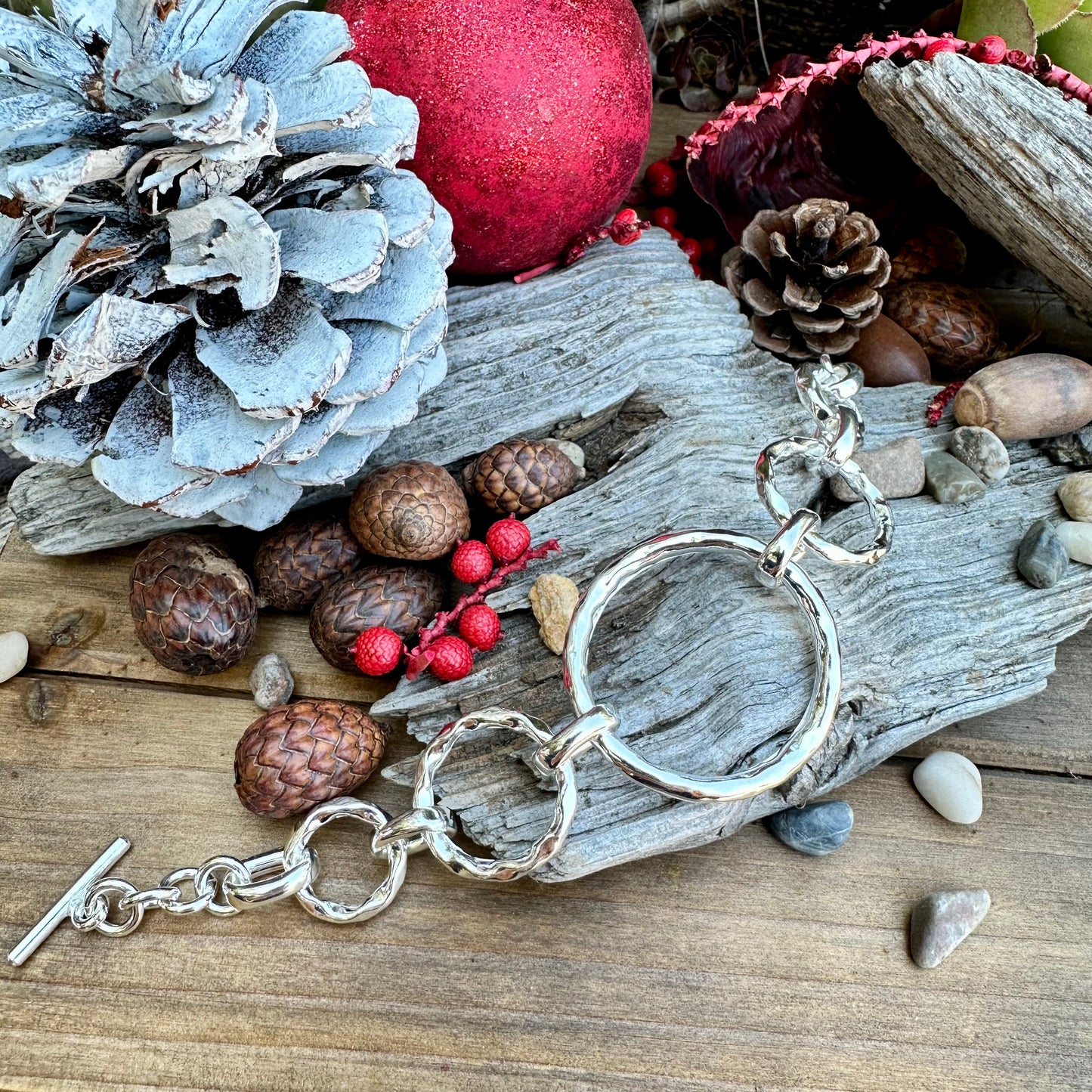 B0307 Circle Hammered Toggle Bracelet