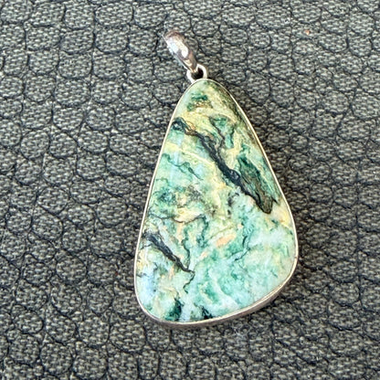 Sale - 2" Muscovite Sterling Silver Pendant Necklace (18")